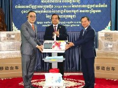 <strong>东泽医疗集团向柬埔寨捐赠医疗设备 开启中柬尿毒症智慧救治里程碑合作 </strong>